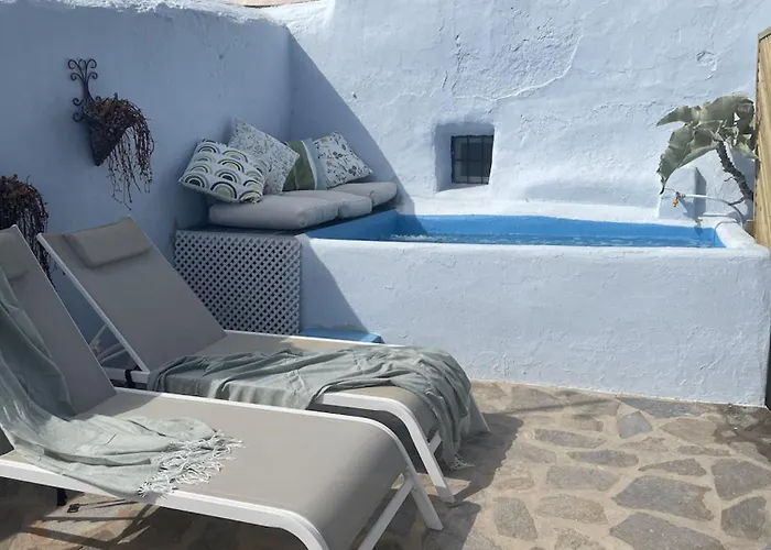 Solara, Private Cave House With Garden & Plunge Pool Nijar